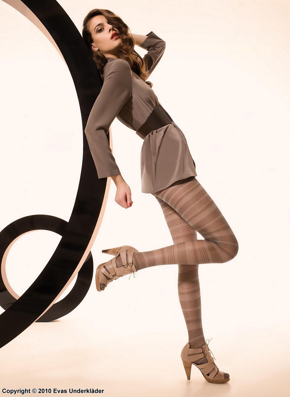 Pantyhose with alternating bands